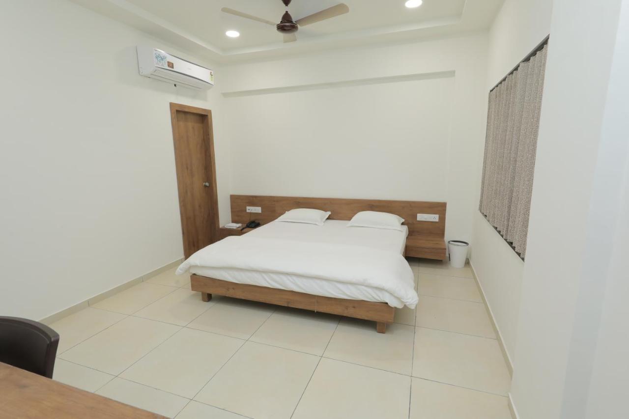 Hotel Revive Veraval Экстерьер фото