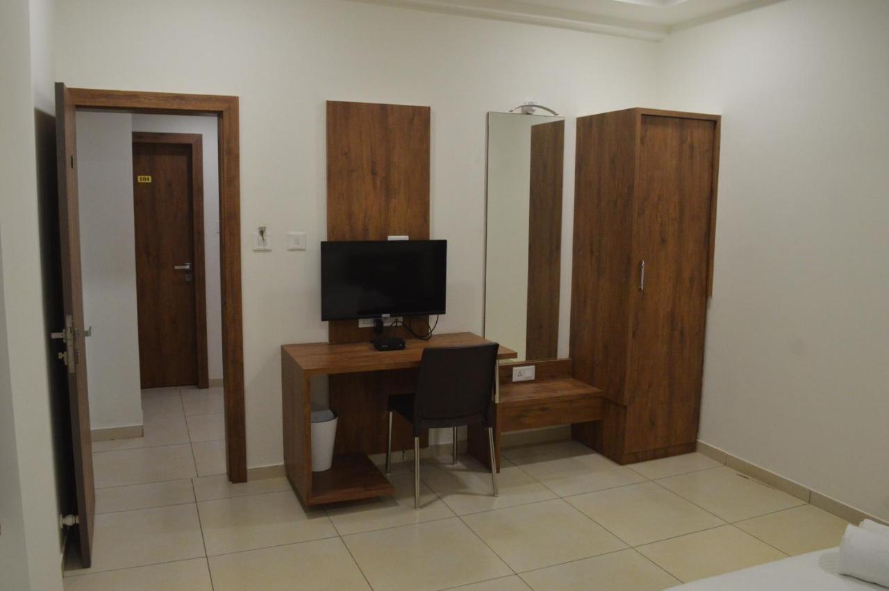 Hotel Revive Veraval Экстерьер фото