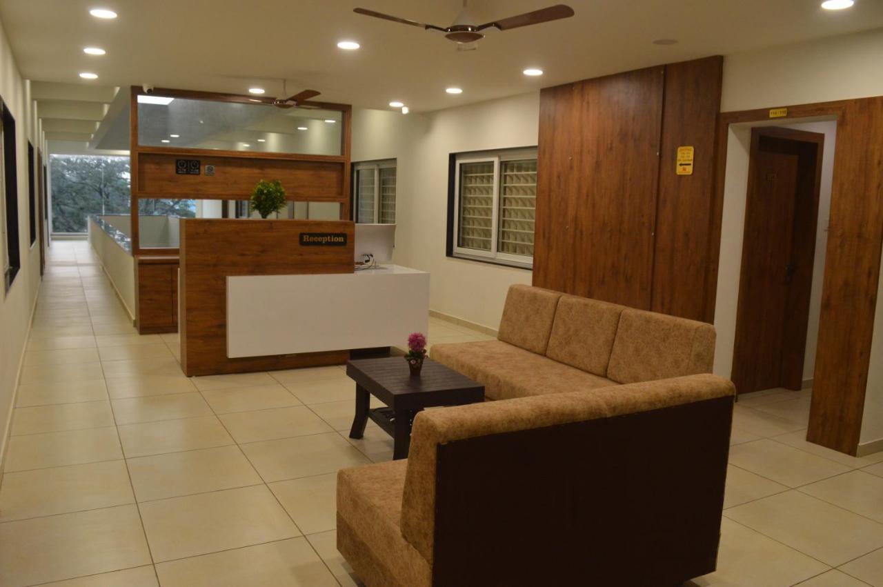 Hotel Revive Veraval Экстерьер фото