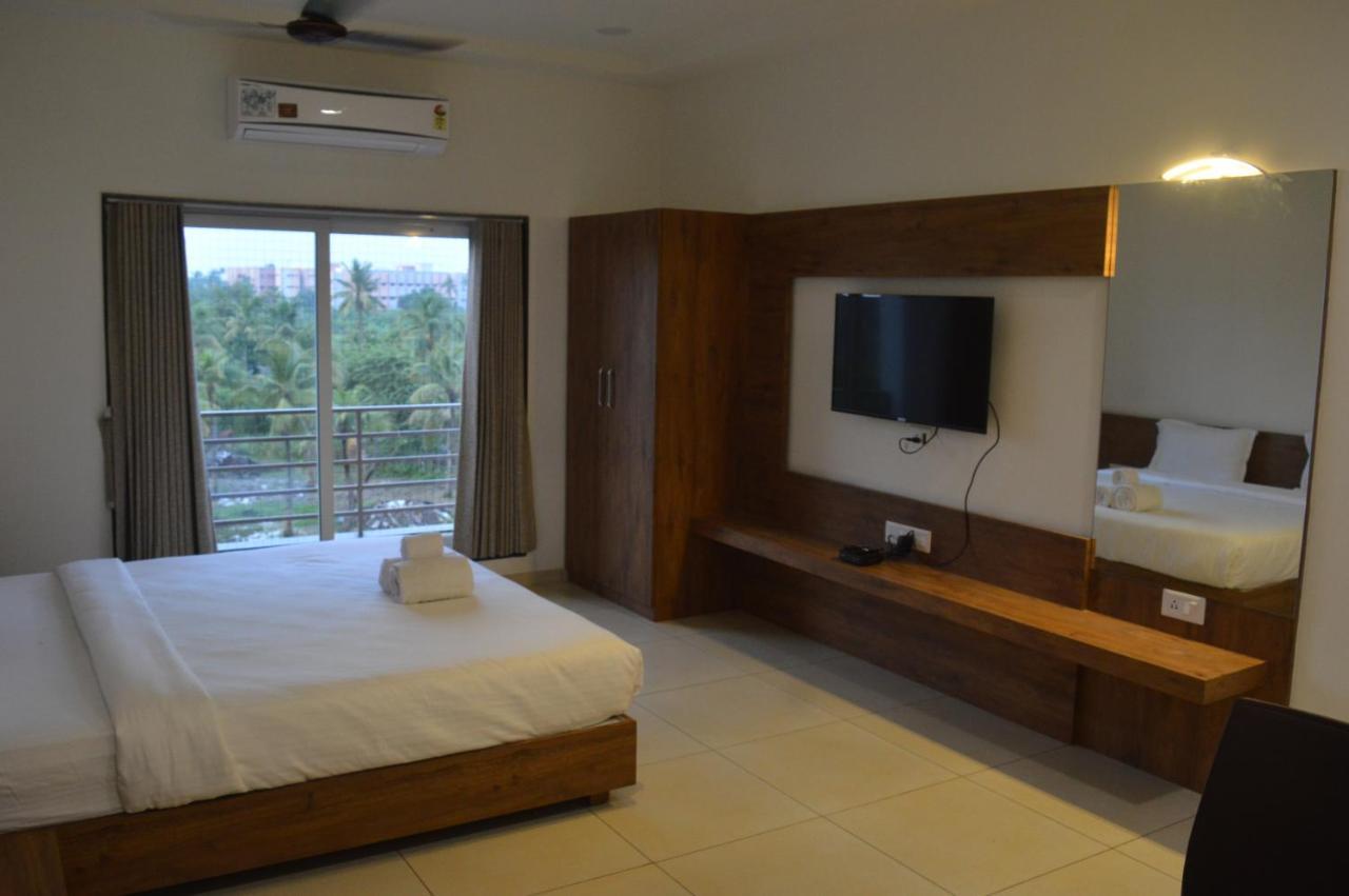 Hotel Revive Veraval Экстерьер фото