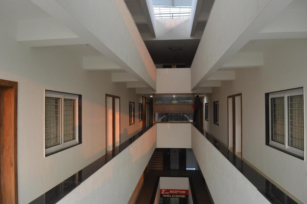 Hotel Revive Veraval Экстерьер фото