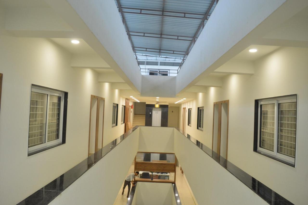 Hotel Revive Veraval Экстерьер фото
